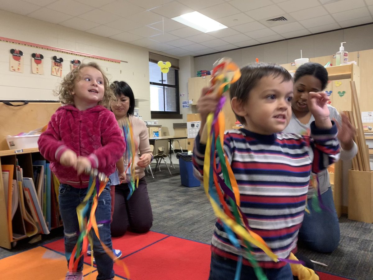 PhillipsECSE's tweet photo. Enjoying music and movement to our favorite song “Christmas Time” by Harry Kindergarten 🎄🔔 @Hamilton_Lions #hamiltonpride https://t.co/hdjrzdGmma