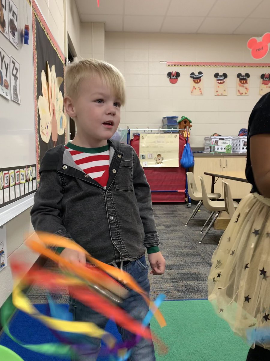 PhillipsECSE's tweet photo. Enjoying music and movement to our favorite song “Christmas Time” by Harry Kindergarten 🎄🔔 @Hamilton_Lions #hamiltonpride https://t.co/hdjrzdGmma