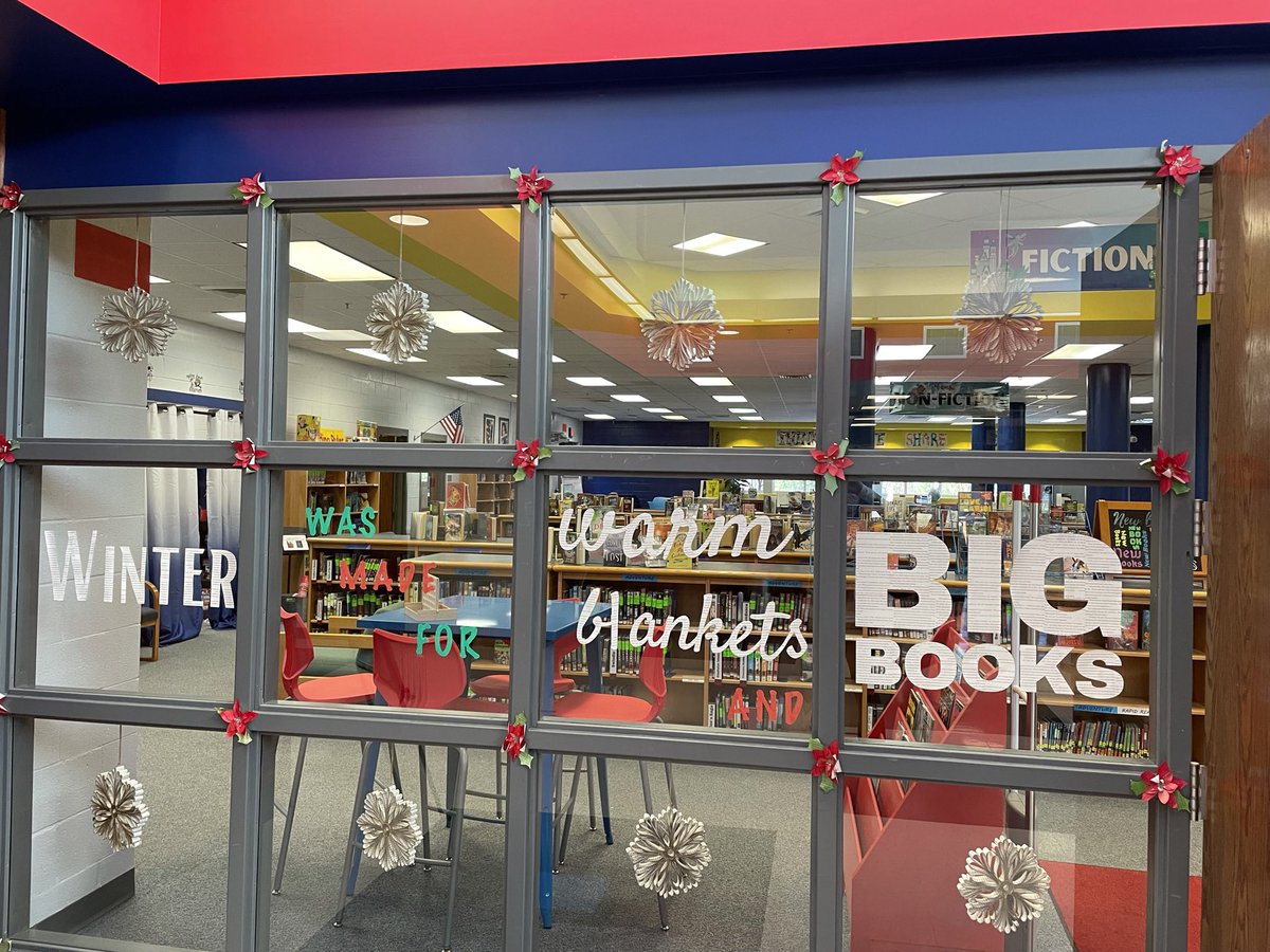 SCPSCHSLIBRARY's tweet image. My awesome library secretary and library aides created a beautiful window scene with weeded books!