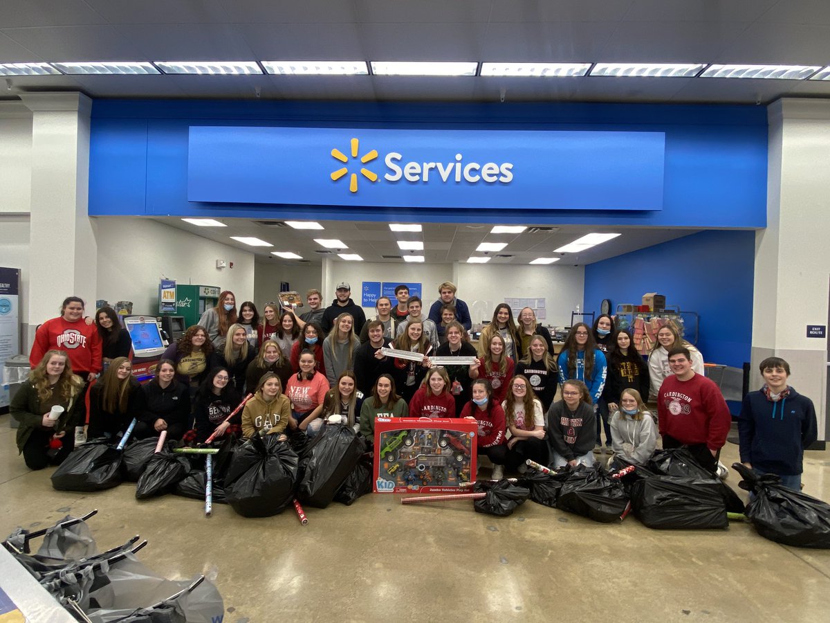 CardingtonFFA's tweet photo. ‘Tis the season of GIVING✨

44 Members travelled to Walmart to purchase gifts for 16 children &amp; 5 families in our community for the holidays!🌲 

If you have the ability, you have the responsibility &amp; we’re glad we were able to love our neighbors a little extra this year.🤍 https://t.co/KfZKQtyZG8