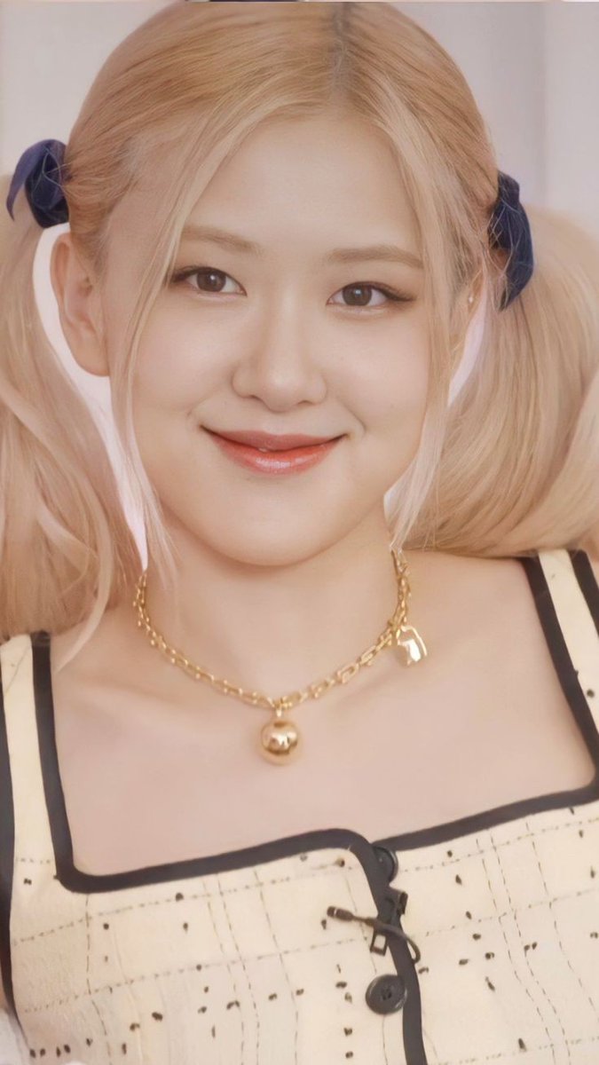 chaengrose11's tweet photo. Mọi người cố gắng vote cho cả 2 bé trên web nữa nhé
I vote #MAMAVOTE #rosé https://t.co/VTPGYqb8to