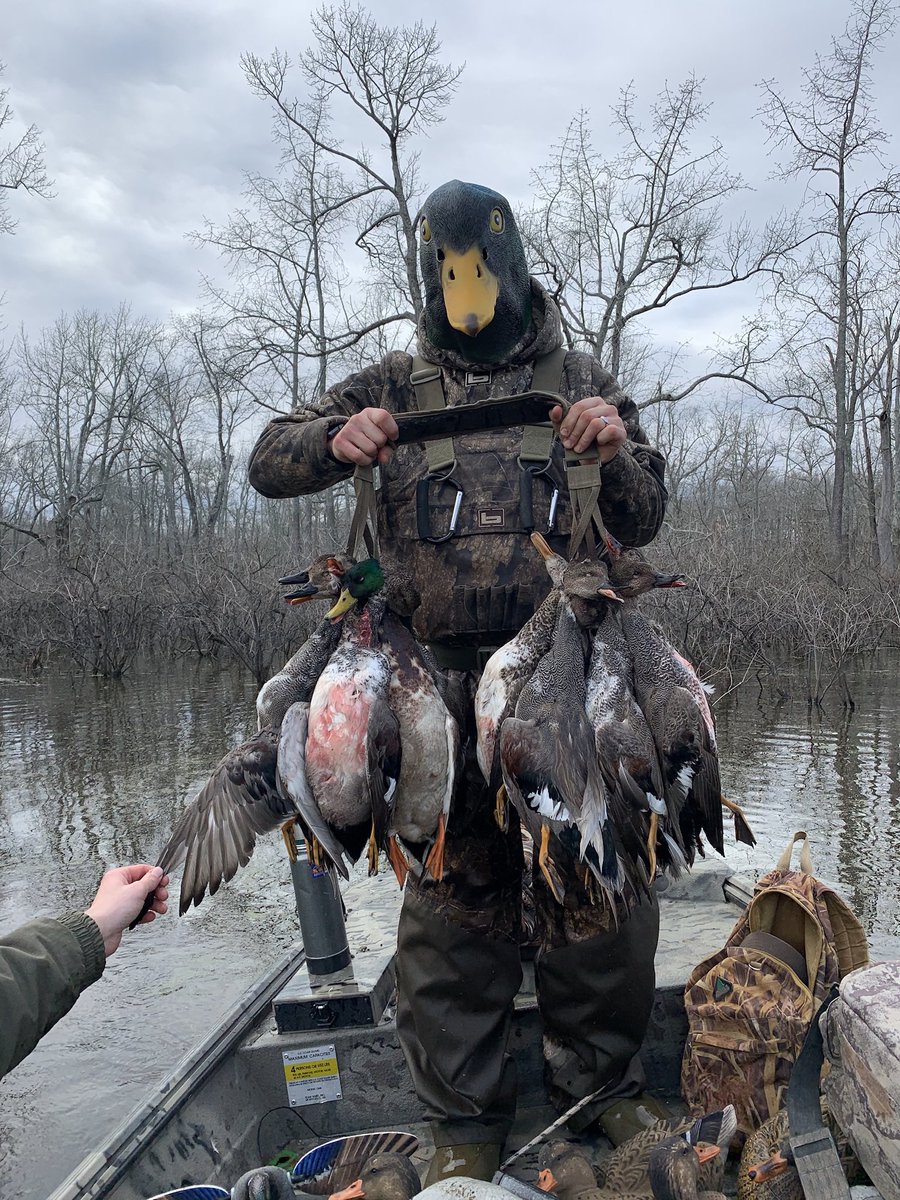 JohnSegars8's tweet photo. In exchange for being top 1% listener, how bout you come down for few days of free duck huntin’ in southeast Arkansas at MMHC with us @MorganWallen? Got a good fire pit and guitar waitin’ on you. HMU in my dms bou 💯 #bulldogem #wekillducks https://t.co/TD0YWTQLB5