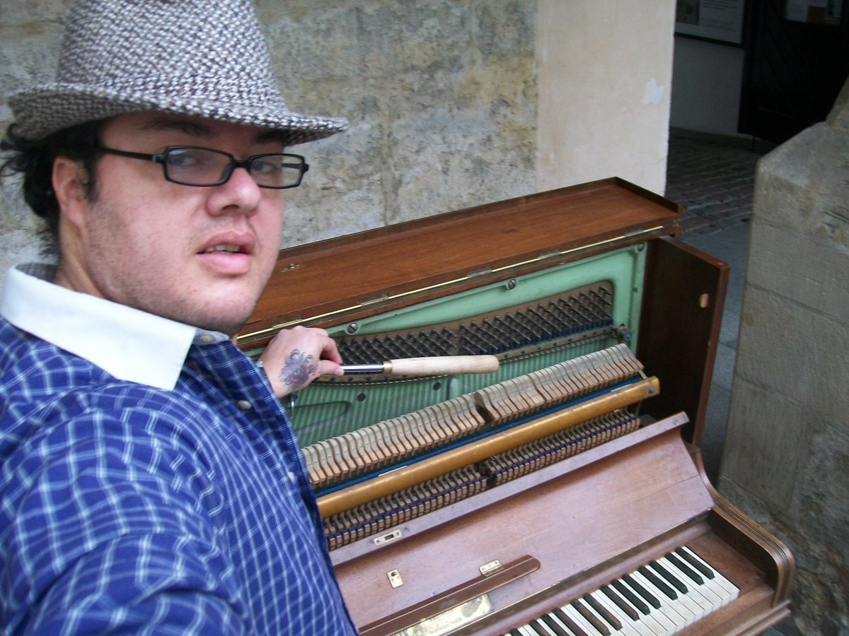 EdgarIsaacCast3's tweet photo. Hoy, a las 22, en @ColumnaNoa @TV2SALTA en #HumoryCultura #ShowdeMartíneyAsesor, NachoWilde, piano y guitarra, brindará minirecital. https://t.co/9x2RHximWh
