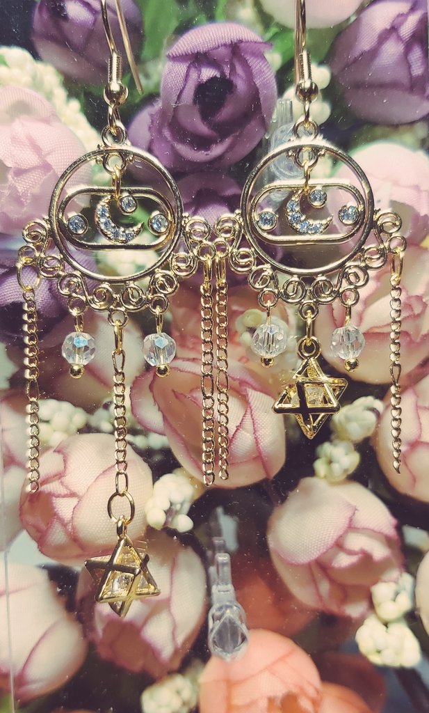POT31TO's tweet photo. ☆ENDWALKER RELEASE GIVEAWAY!!☆

WE'RE GOING TO THE MOON 🌙 
Win a pair of moon earrings!

☆follow +rt
☆new followers welcome
☆ends Dec 7th midnight EST https://t.co/YbTe5WfbdA
