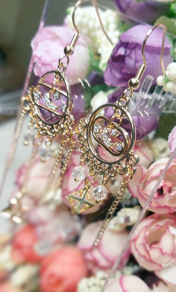 POT31TO's tweet photo. ☆ENDWALKER RELEASE GIVEAWAY!!☆

WE'RE GOING TO THE MOON 🌙 
Win a pair of moon earrings!

☆follow +rt
☆new followers welcome
☆ends Dec 7th midnight EST https://t.co/YbTe5WfbdA