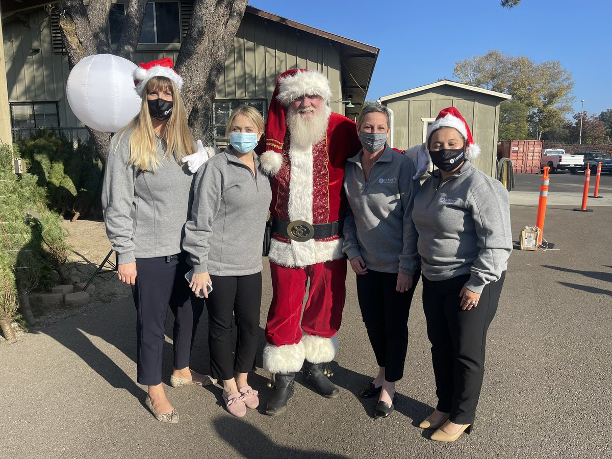 pandaviews's tweet photo. “It’s Santa! I know him!” Sooo fun at the Tree giveaway for our residents in #SDFH today that live with us at #LMH https://t.co/bMnXrHe0EF