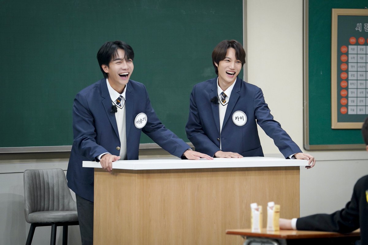EXOKAIMAMA's tweet photo. ไคกับคุณอีซึงกิไปเป็นแขกรับเชิญพิเศษในรายการ Knowing Bros

ซึงกิกล่าวชมเซนต์วาไรตี้ของไคว่า '10 ปีที่แล้วถ้าไคเจอคังโฮดงก่อนอาจจะไม่ได้เป็น EXO แต่ไปนั่งอยู่ที่นั่งของอีซูกึนแทน'
หลังจากคุณซูกึนได้ยินก็ขำเลยค่ะ
สามารถติดตามว่าพูดเกี่ยวกับอะไรได้ในรายการ ออกอากาศในวันที่ 4 ธ.ค.ค่ะ https://t.co/gFc8s5jUvK