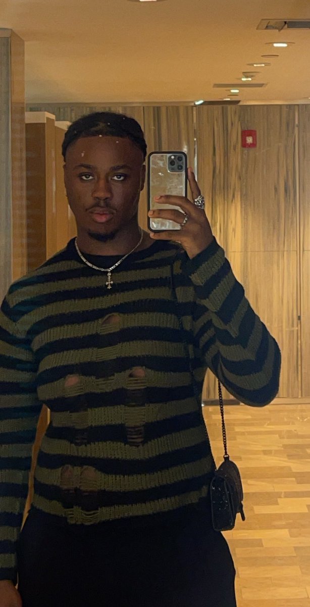 denzeldion's tweet photo. the titties are out tonight https://t.co/0E5sj5lPPD