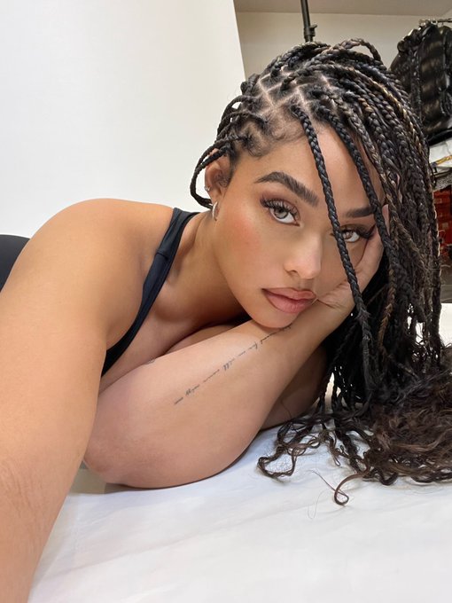 Watch Jordyn Woods's leaked NSFW photo on TwXstars