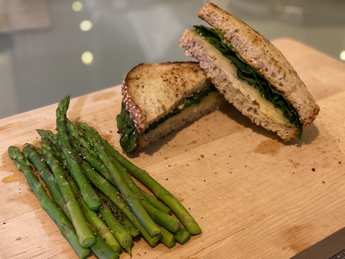 Eat my snack with me here😋: https://t.co/yUycQotMPe   GN! 😘🌟xxxx https://t.co/VnbqWaVViD