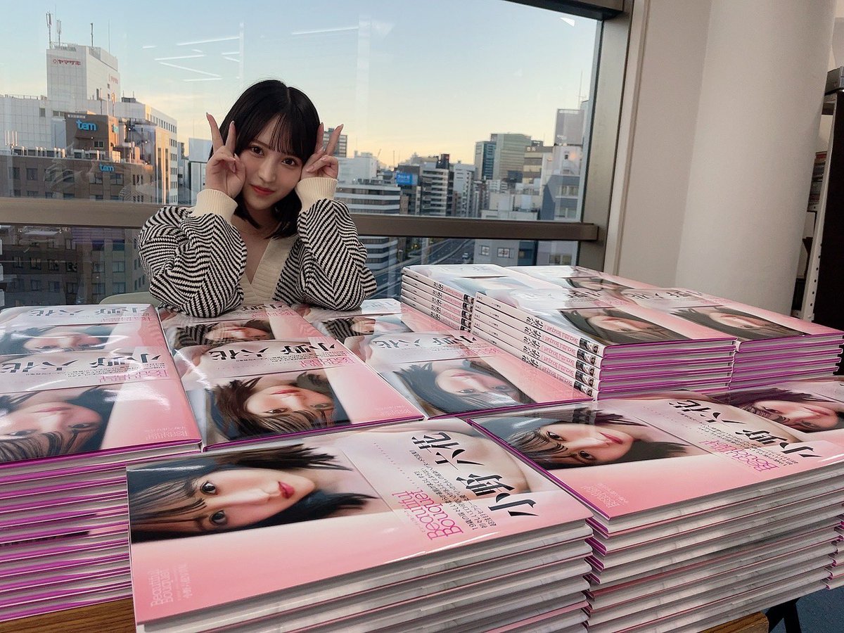 写真集にサイン書いてきたよ🌷

明日のイベント楽しみだね〜🐇
今日は早く寝よっと！

https://t.co/M7sn8L3dN5 https://t.co/wCrJHxCe4Q