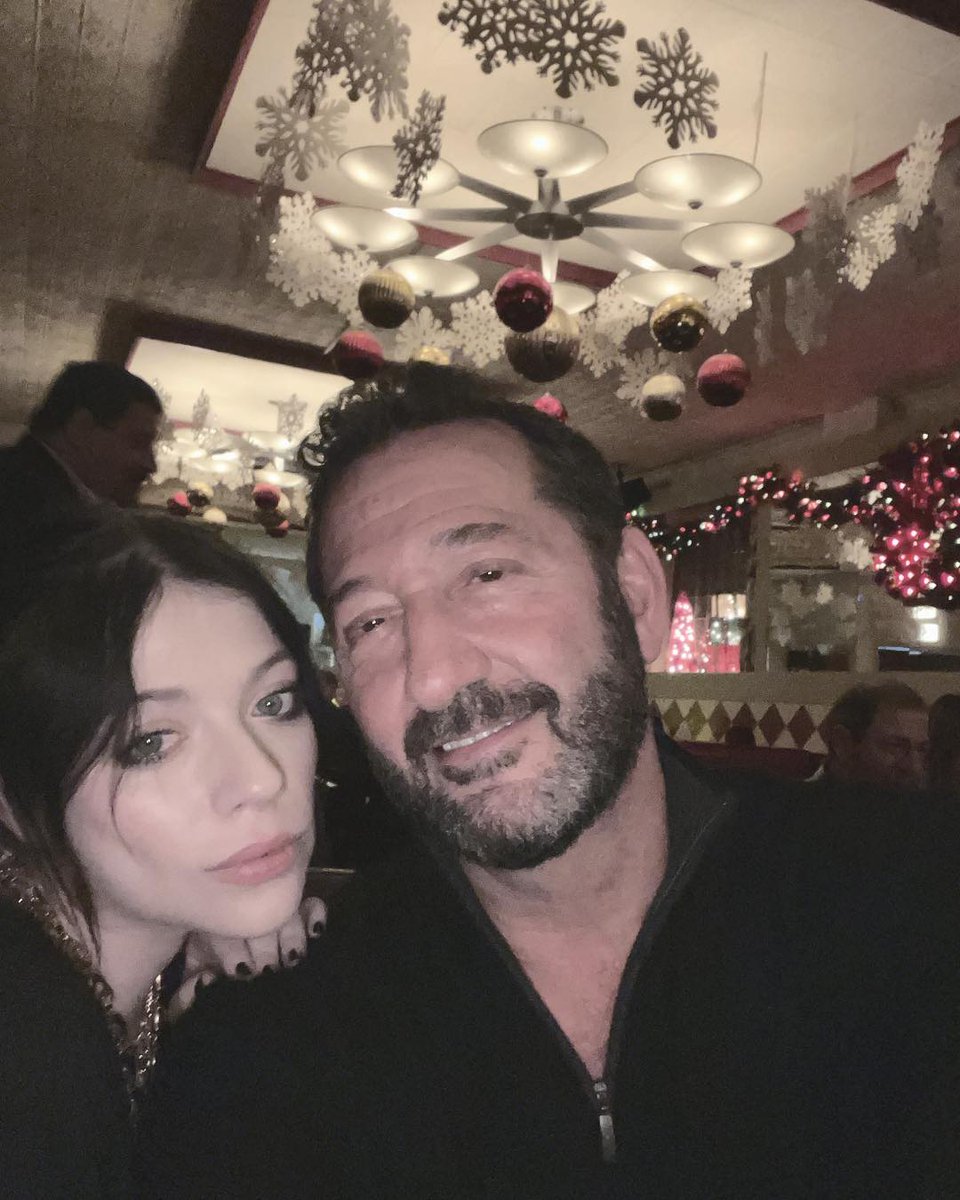 TrachtenbergFan's tweet photo. Michelle Trachtenberg suddenly remembers that Instagram exists and she can actually post photos of herself to it. https://t.co/ZOrci91npW