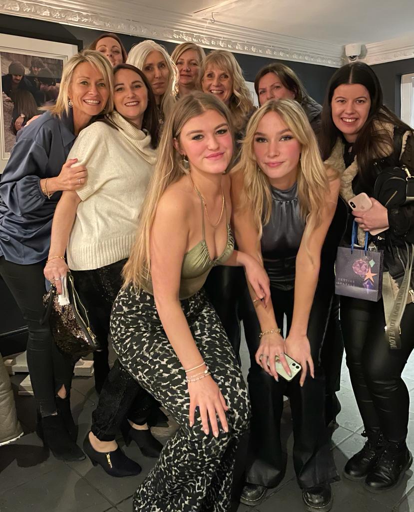 natashabugbee's tweet photo. Past,present &amp; future Newbury teams celebrating Christmas🍾🥂fun night full of crackers, singing &amp; secret santas xx love you all xx @katyjchandler @deb7lovingArt @AnnieWoodfield @Jenni_Margesson @sarahdixon297 https://t.co/nigCapAFPh