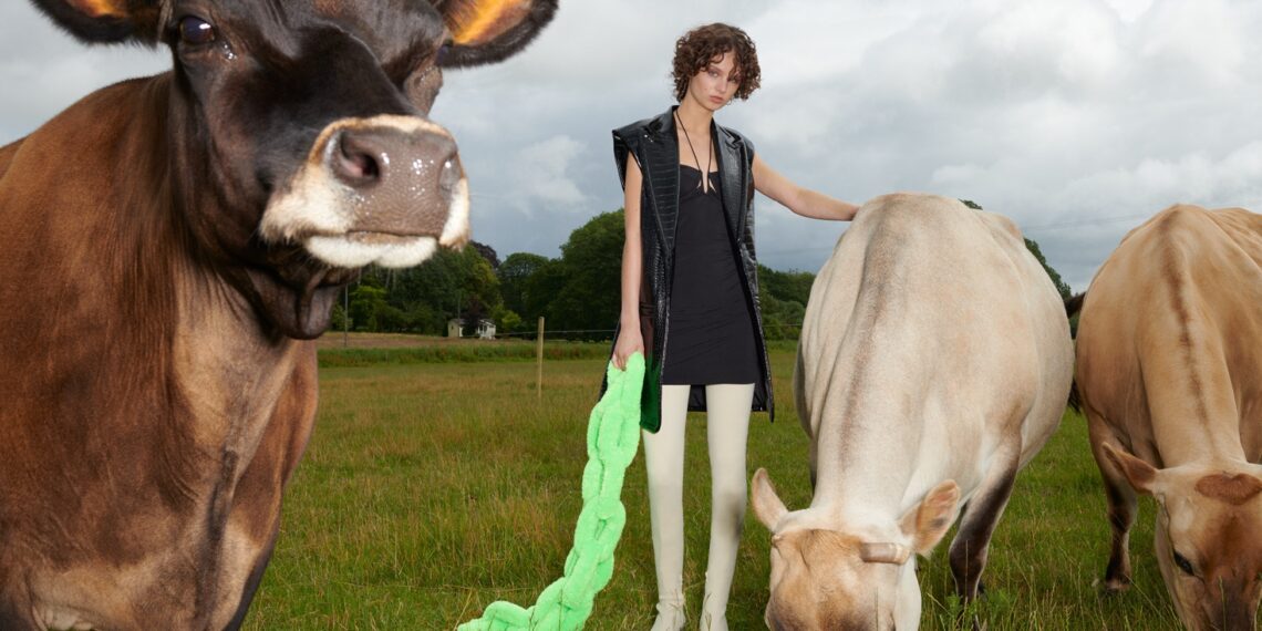 biovoices's tweet photo. 👗 H&amp;M Doubles Down with #Biomaterials!
#Biomaterials World renown fashion brand H&amp;M has launched a new #sustainable collection featuring three innovative biomaterials: #FLWRDWN, @vegeacompany, and @ECONYL. 

🔗https://t.co/gNaUIlKvwd
@Bio_Markets https://t.co/Tbhsu2a12h
