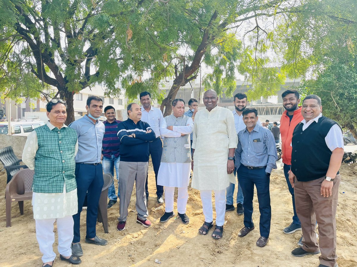 prajeshbharwad's tweet image. દેશના ગૃહમંત્રી શ્રી @AmitShah સાહેબના માર્ગદર્શન હેઠળ ગાંધીનગર લોકસભામાં રમાનાર ‘ગાંધીનગર લોકસભા પ્રિમિયર લીગ’ (#GLPL) ક્રિકેટ ટુર્નામેંન્ટના આયોજન અંતર્ગત જોધપુર ખાતે ક્રિકેટ ગ્રાઉંન્ડ તૈયાર કરવાનું કામ શરૂ કરવામાં આવ્યું.