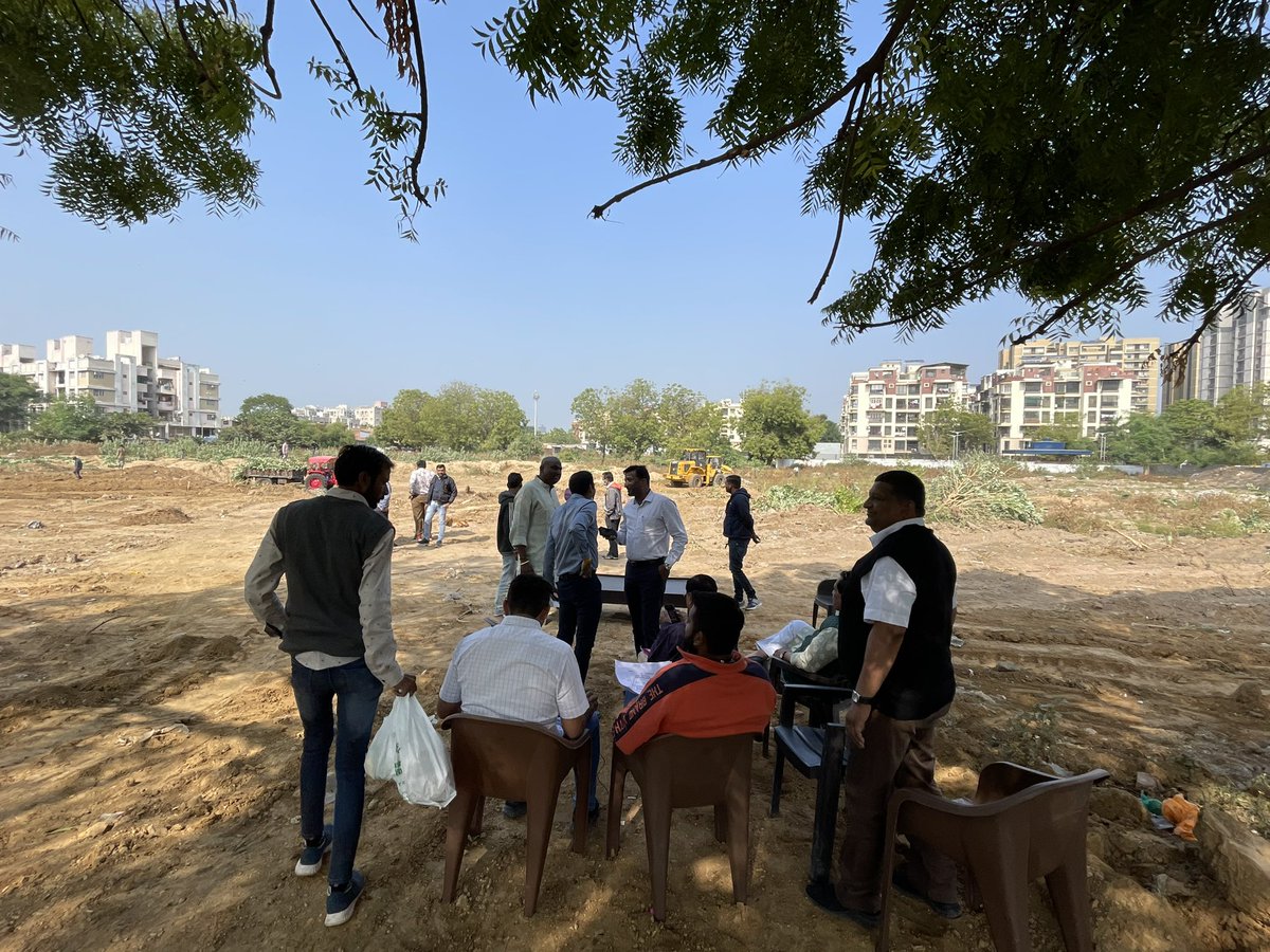 prajeshbharwad's tweet image. દેશના ગૃહમંત્રી શ્રી @AmitShah સાહેબના માર્ગદર્શન હેઠળ ગાંધીનગર લોકસભામાં રમાનાર ‘ગાંધીનગર લોકસભા પ્રિમિયર લીગ’ (#GLPL) ક્રિકેટ ટુર્નામેંન્ટના આયોજન અંતર્ગત જોધપુર ખાતે ક્રિકેટ ગ્રાઉંન્ડ તૈયાર કરવાનું કામ શરૂ કરવામાં આવ્યું.