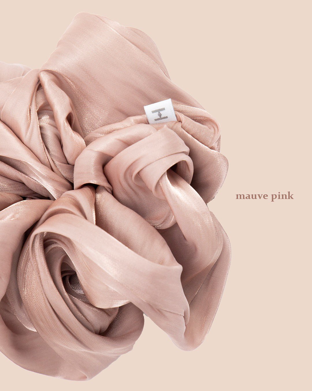 Hince日本公式アカウント 𝐌𝐨𝐨𝐝 𝐄𝐧𝐡𝐚𝐧𝐜𝐢𝐧𝐠 𝐇𝐚𝐢𝐫 𝐂𝐡𝐨𝐮𝐜𝐡𝐨𝐮 Mood Holiday At Hince 伊勢丹新宿ポップアップでしか手に入らない シュシュはビックシルエットで Hinceらしい優雅なデザインになっています ミントグリーン