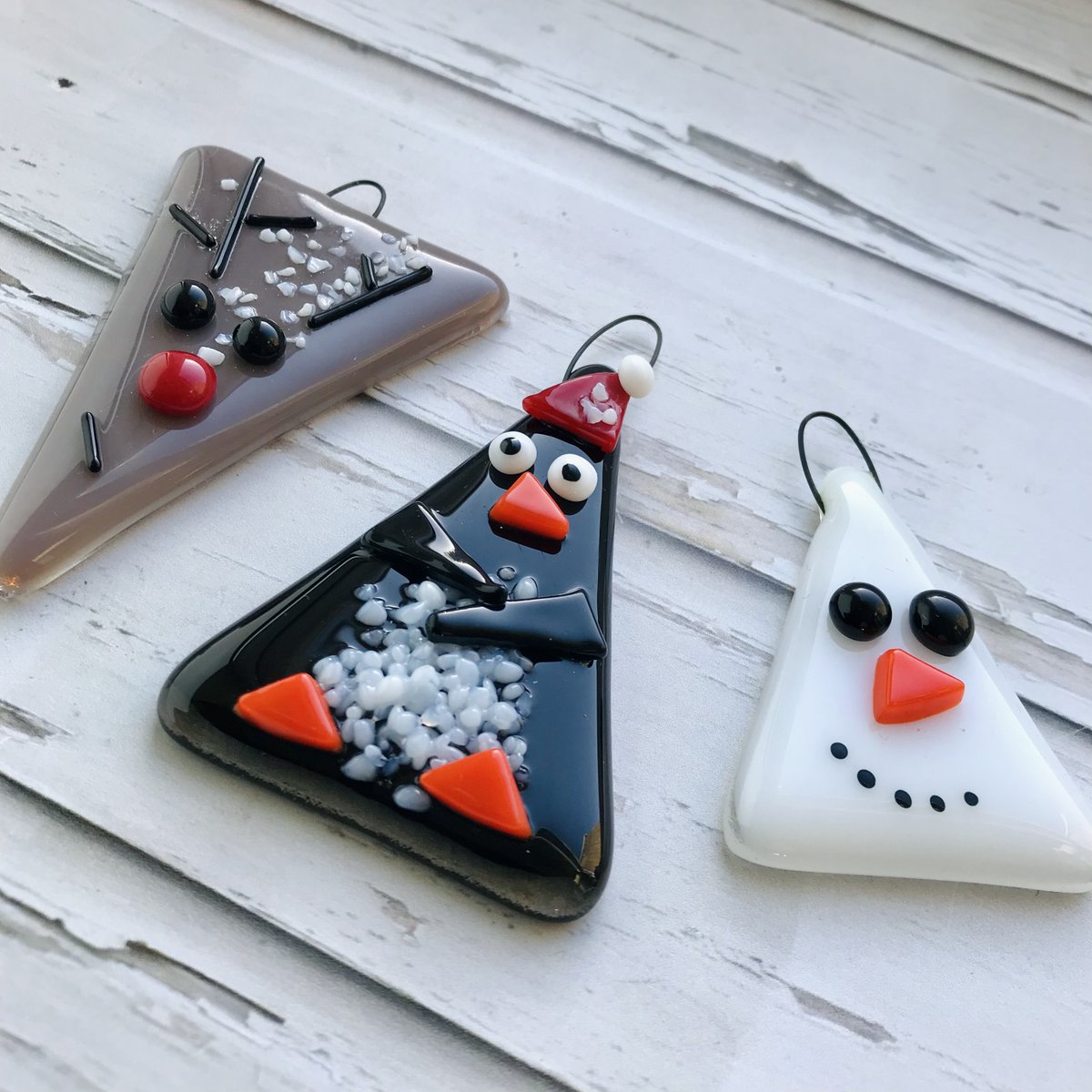 GlintLight's tweet photo. Oh I haven't been on here for quite a long time 😅 I should definitely try harder but managing more than one social media account is very difficult for me  😁 Here is a thread of some of my more recent stuff I'll start with my Christmas things https://t.co/hJTruFZVNH
