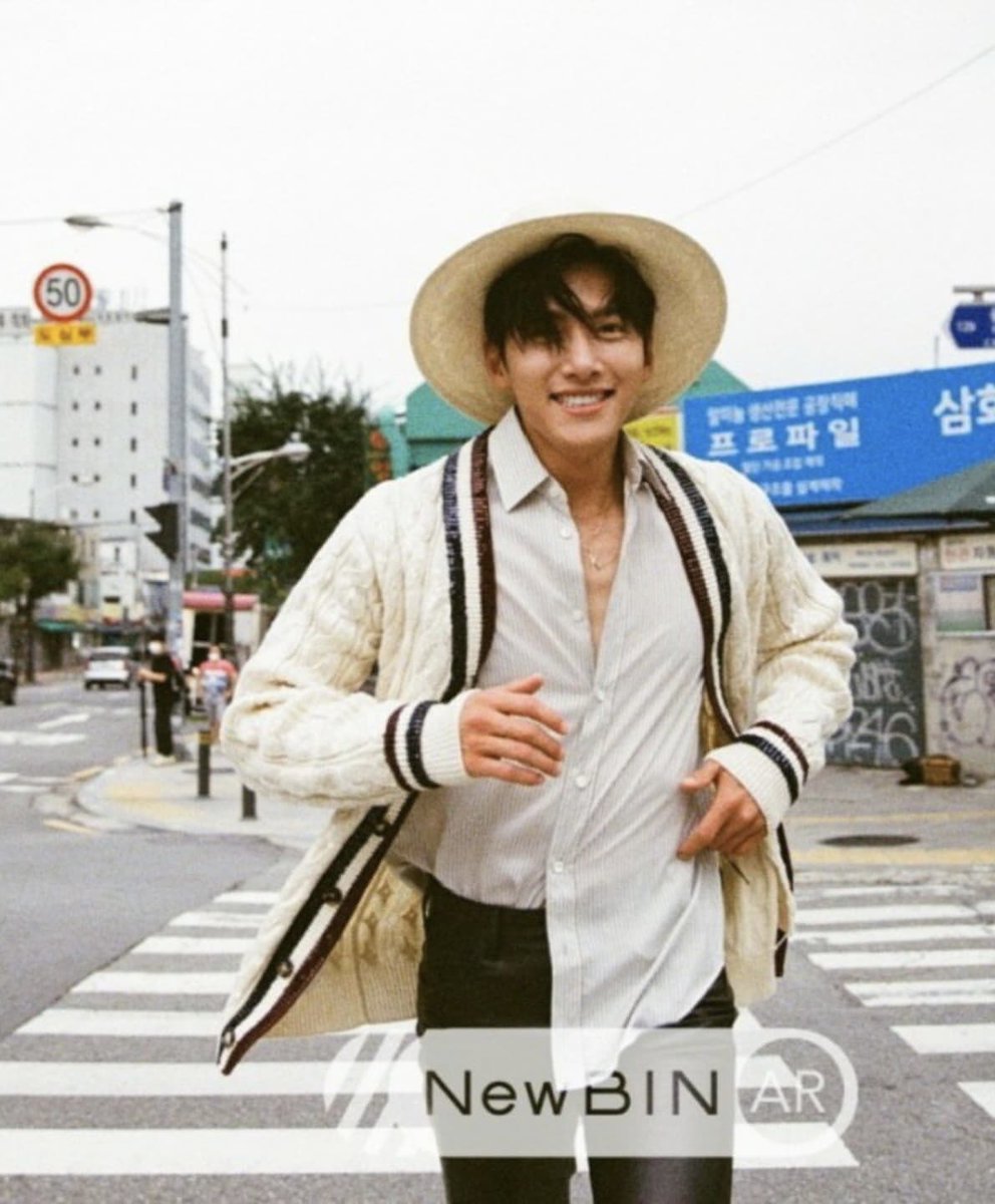 Snow0705_MAMI's tweet photo. 2021.12.03
지창욱 2020 Newbin air
#JiChangWook
#지창욱 #2020newbinair #newbin #newbin_ar
1/2
Unpublished pics update
Thx sharing✨✨✨
Cr. parkshow_company https://t.co/eJlP2qxfJ4