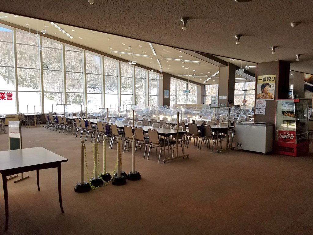 shiga_resort's tweet photo. 一の瀬ファミリースキー場です。明日から一の瀬クワッドと天狗コースがオープン！また、ダイヤモンドにあるレストランHi HAPPYもオープンします。同じ建物にレンタルショップスノーキャンもございますのでこちらもご利用ください。 https://t.co/fBnLGZ0BES