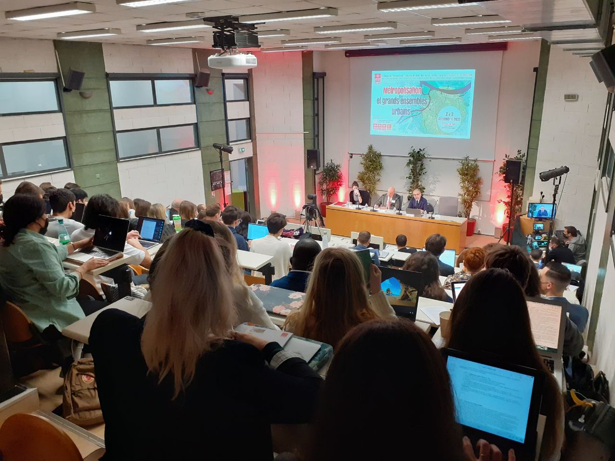 IDETCOM's tweet photo. Deuxième journée du colloque de l’Afdcl sur la métropolisation, avec l'arrivée des étudiants bordelais du M2 Droit des collectivités territoriales https://t.co/rDtVjdIClt