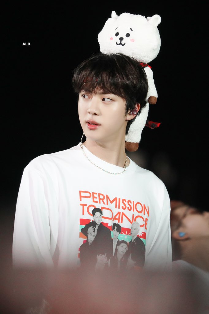 ALittleBraver92's tweet photo. 211202 #Jin #진 #석진 #김석진 @BTS_twt https://t.co/bXtGTZEOOX