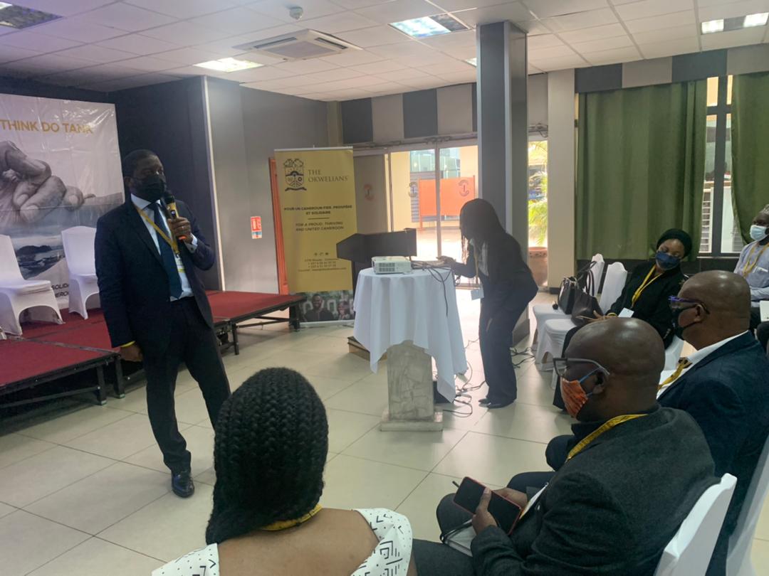 "Chez The Okwelians,  nous ne visons pas seulement les jeunes brillants, nous recherchons aussi des jeunes qui s'engagent pour la transformation de notre société" a indiqué <a href="/JJNYEMB/">J. Jonathan NYEMB</a> avant de  féliciter les 33 lauréats de ce programme 

#o100 
#theokwelians 
#yaounde