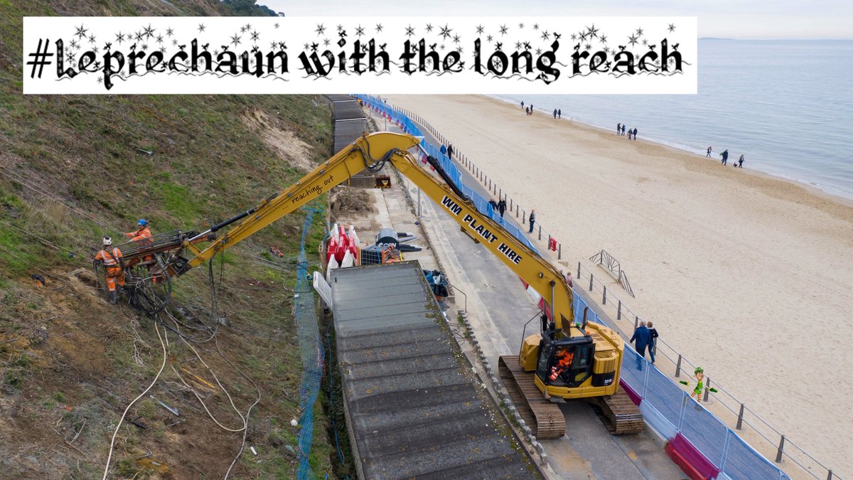 wmplanthire's tweet photo. WK 2 Christmas Competition time! 🎄🎅
👉DM the location of the leprechaun hiding in photo below & be in with a chance to win WM goodies!🎁
CAT 16m zero tail #longreach on #soilnailing scheme ensuring public access could be maintained
#xmascompetition #leprechaunwiththelongreach https://t.co/8UIzGj7xMh