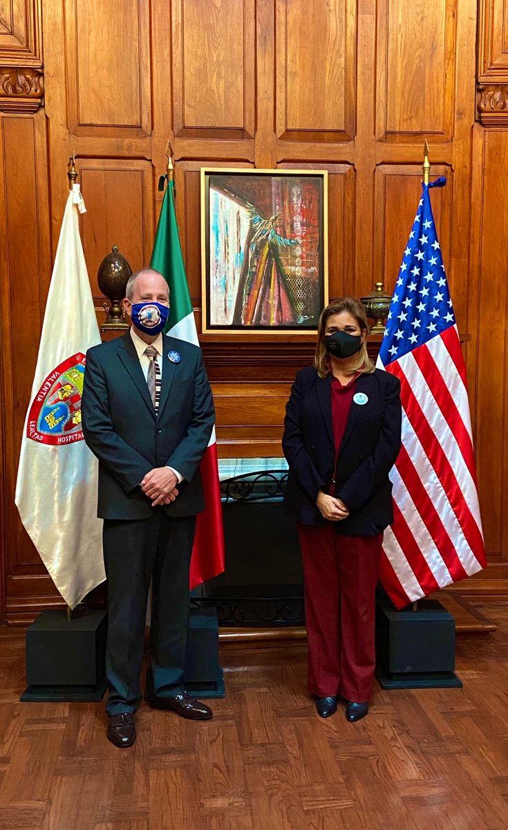 MaruCampos_G's tweet photo. ¡Bienvenido a Chihuahua capital!

Estimado Cónsul General Eric S. Cohan, titular de @USCGCdJuarez, estoy convencida de que seguiremos trabajando de manera bilateral en temas que nos preocupan y nos ocupan como lo es la seguridad, la economía y la salud. #JuntosSíPodemos https://t.co/BvYGnFDVXm