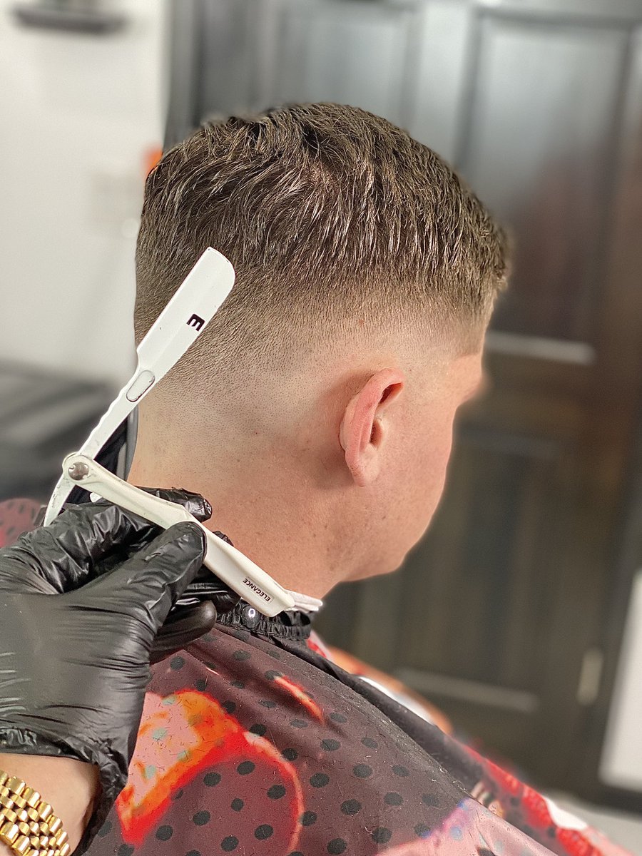 ADubTheBarber's tweet photo. Book your appointment online 👇🏼✅
https://t.co/KiMgrTQ1A5
•
•
•
#baldfade #haircut #skinfade  #barbershopconnect  #barber #barbers #barbering #barbergang #barberlife #menshair #barbershop #barberrespect #barberlife #buffalony #buffalobarber #like4like #mensfashion https://t.co/EJT76gekyf