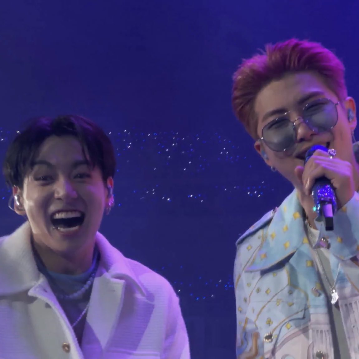 (slow) hourly bts concerts (@btsconcerthrs) on Twitter photo 