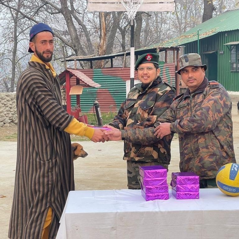 FatimaK65964712's tweet photo. Indian army for awam 🧡🤍💚
#KashmirRejectTerror
#IndianArmyPeoplesArmy
#VLIVE #macg #nftcollector #ENHYPEN #محمد_محي #أوميكرون #اليوم_الوطني_الإماراتي 
#AAA2021 https://t.co/8pnv4LYizu