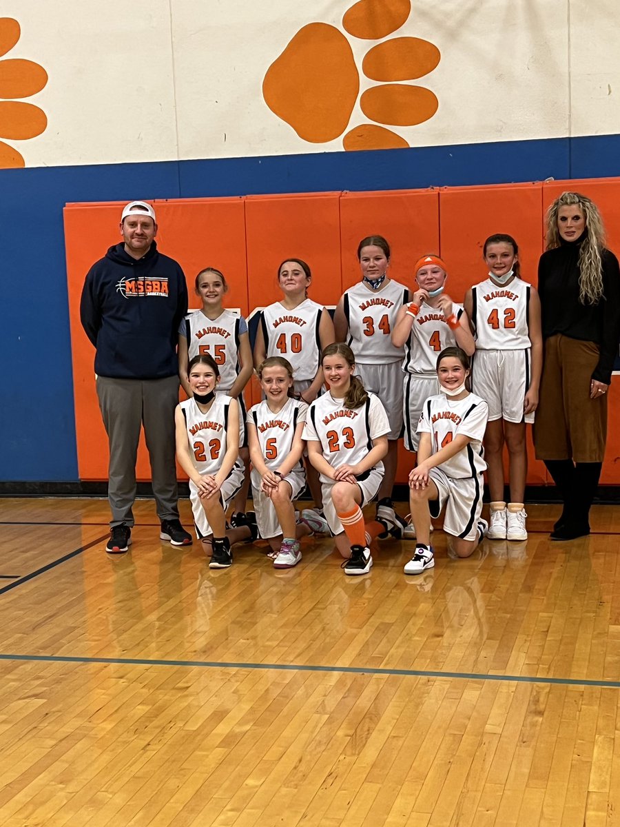 CoachMRobinson's tweet photo. Thatβs a wrap! I gave them a few goals for the season: 1. Get better each practice and each half β
2. Fall in Love with the game of basketball β
3. Encourage one another, have each otherβs backβ
4. Get better for the future and not worry about todays scoreboard #futurevarsityβΉπ½ββοΈ https://t.co/vdeD5f9xBt