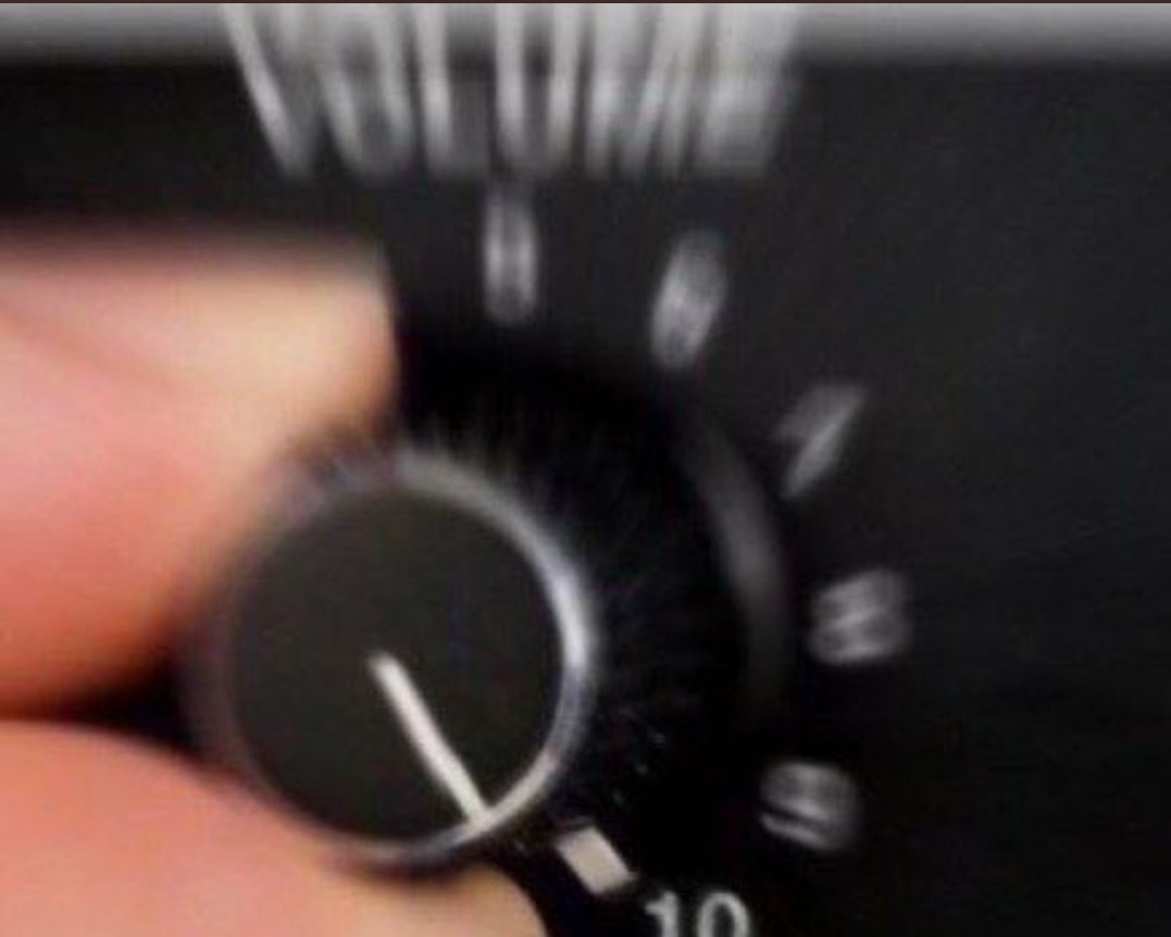 moosemooseyy's tweet photo. how to listen to 2011 by 5SOS properly https://t.co/8LmKCAgCOG