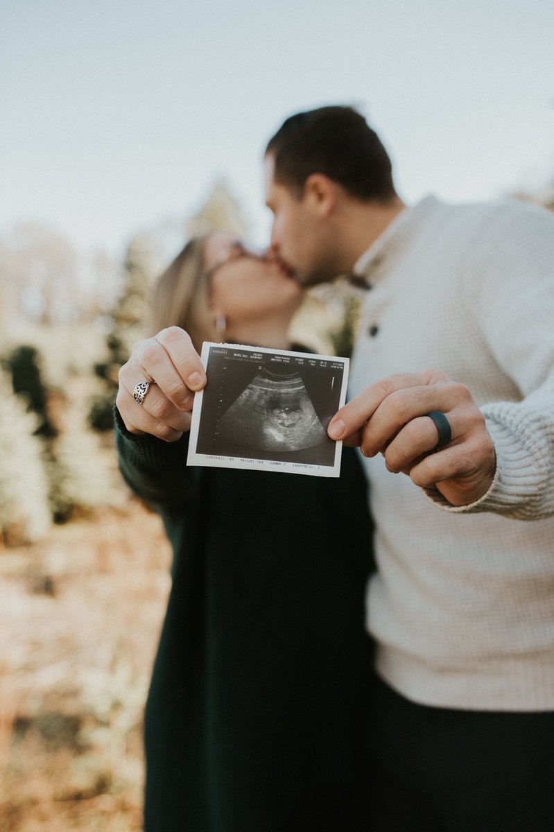 rmw918's tweet photo. Can’t believe WE’RE GOING TO BE PARENTS #June2022 https://t.co/JnKU2TGsL4