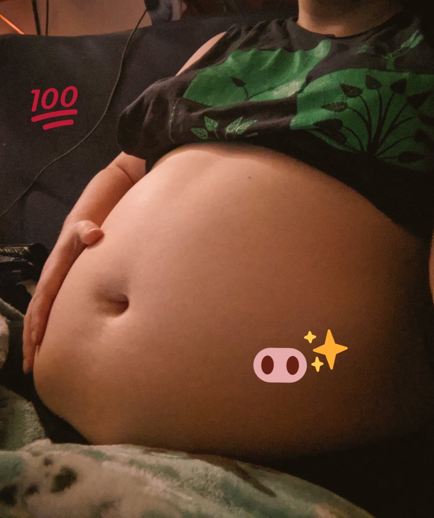 hungrybutch's tweet photo. Been in a real gaining mood, but tonight was a good dcoke and ment/os bloat 😏
#gettingfatter #queerfeedee #weightgain #bellykink #stuffingkink #femalefeedee #femalegainer #queerweightgain #nonbinarygainer #bellybloating https://t.co/H0ajJ9Fwfw