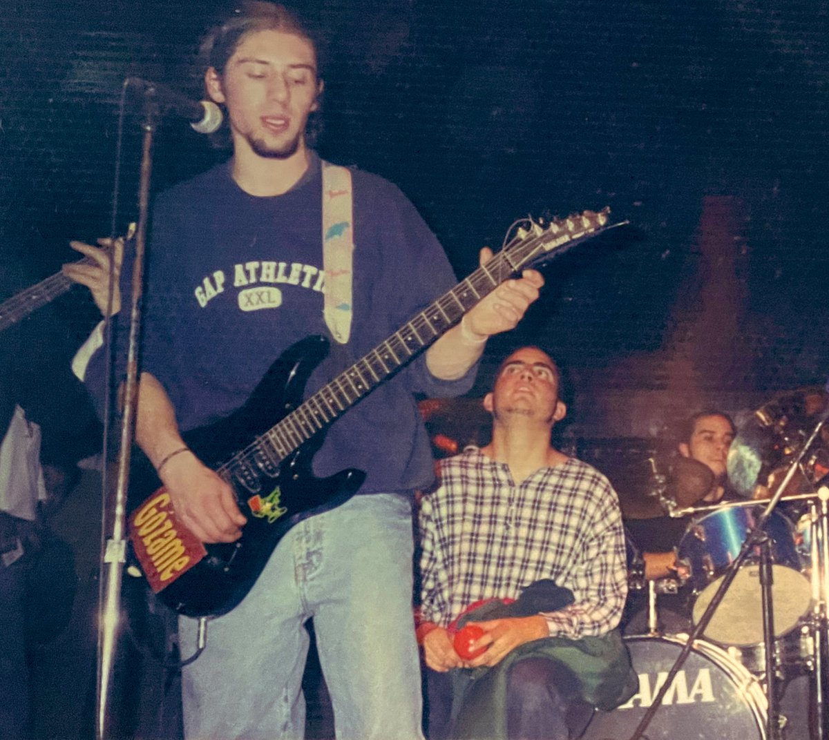 lidmband's tweet photo. Hace 21 años aproximadamente. Seguimos en el rock 🎸 🤟🏻 https://t.co/zzPlOcLZQB