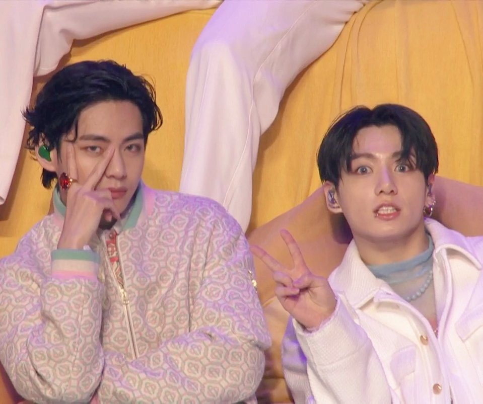 taekook tweet media