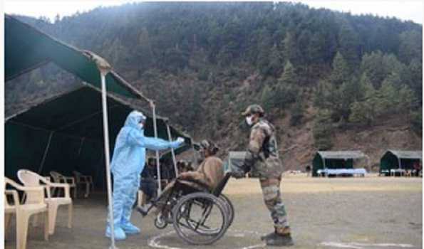 SakeenaBegum10's tweet photo. Over 1400 get benefits in army medical camp at kistwar. 
#AAA2021 #IndianArmyForAwaam 
#kistwar #LISA #spotifywrapped2021 
#Kashmir 
@adgpi @PMOIndia 
#MUFC 
Indian army helping hands 👐 https://t.co/q1pFnPi42c