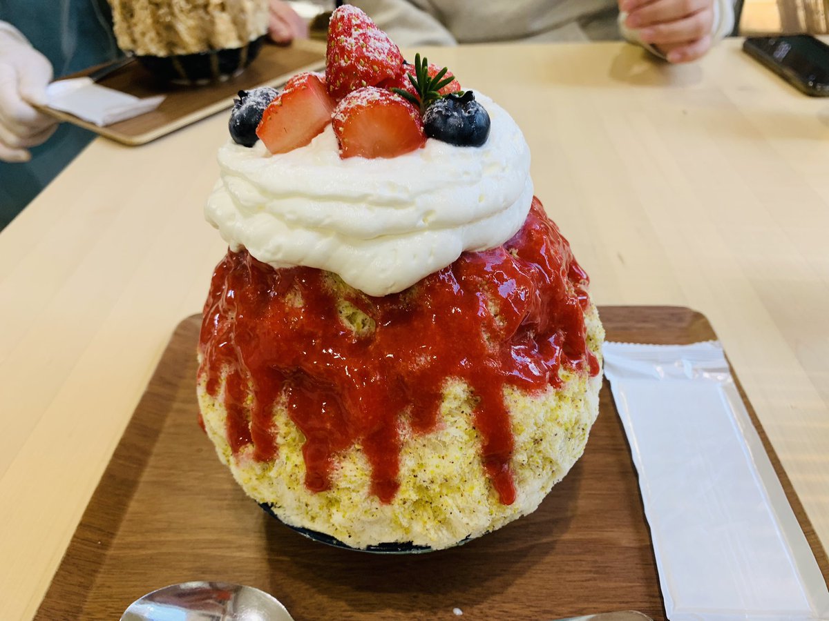 K32chan's tweet photo. 埼玉県東所沢にある
@Sango_higatoko さん
初めての訪問
おすすめされた苺ピスタチオ🍓
上と中に苺とブルーベリーがたくさん
ホイップは甘めで果物と一緒に食べるとちょうどいい
他にも気になるメニューがあってめちゃくちゃ迷った
また食べ行きたい https://t.co/AJ2HrfsBKr