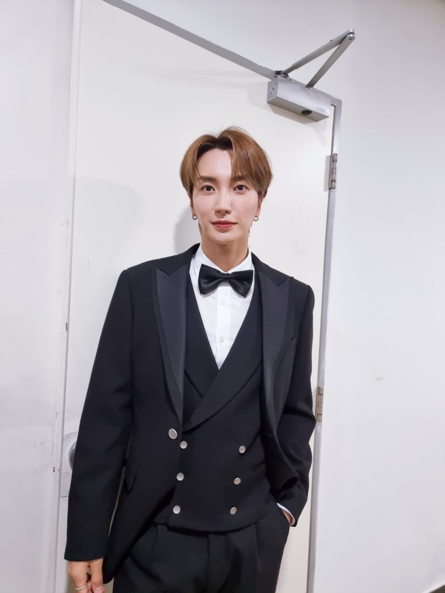 SMTOWN_Idn's tweet photo. LEETEUK SUPER JUNIOR Terpilih Sebagai MC 'Asia Artist Awards (AAA)' Selama 6 Tahun Berturut-turut

Info lengkap di Official Facebook Page SMTOWN Indonesia
👉🏻https://t.co/jP04HnZojX

@SJofficial #LEETEUK https://t.co/f5b6c5sCd4