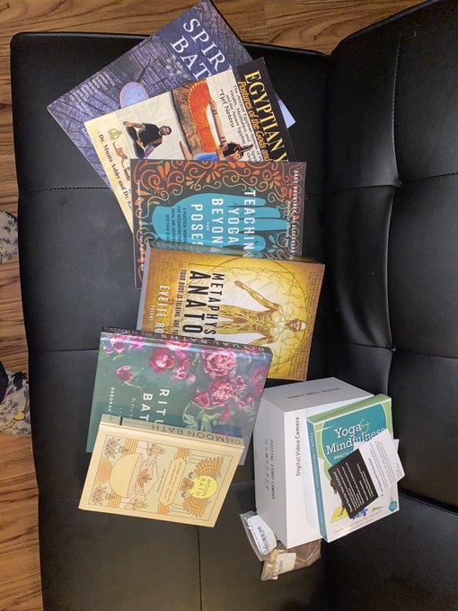 #booktwt just upgraded my book collection https://t.co/iH7O0rTtMx<a href="/tag/booktwt"class="tags">#booktwt</a>
