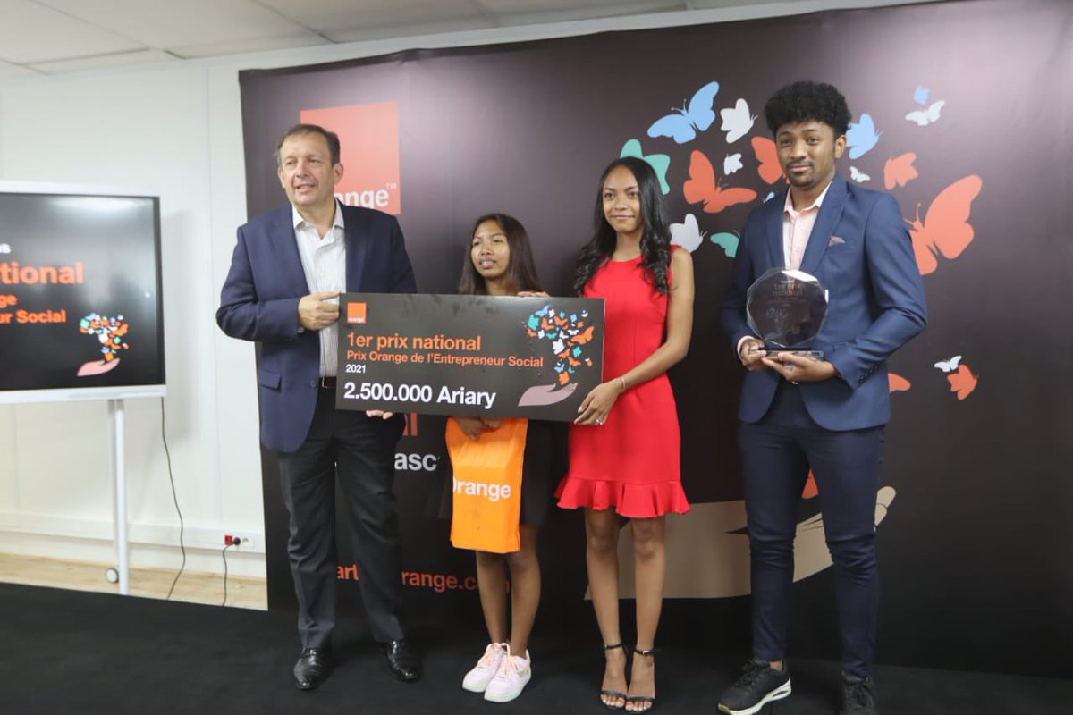 DebordFrederic's tweet photo. Félicitations à AHIA, iTS et Koti Kota, lauréats de l'édition 2021 du Prix Orange de l’Entrepreneur Social en Afrique et au Moyen Orient #POESAM. Le prix récompense les meilleurs projets technologiques à impact positif à #Madagascar. Rendez-vous en 2022 pour la prochaine édition https://t.co/He5HEQfEUL