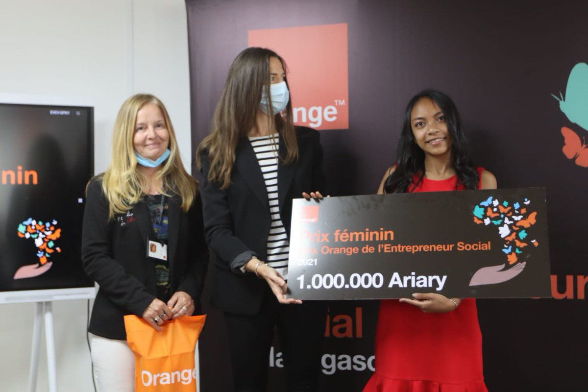 DebordFrederic's tweet photo. Félicitations à AHIA, iTS et Koti Kota, lauréats de l'édition 2021 du Prix Orange de l’Entrepreneur Social en Afrique et au Moyen Orient #POESAM. Le prix récompense les meilleurs projets technologiques à impact positif à #Madagascar. Rendez-vous en 2022 pour la prochaine édition https://t.co/He5HEQfEUL