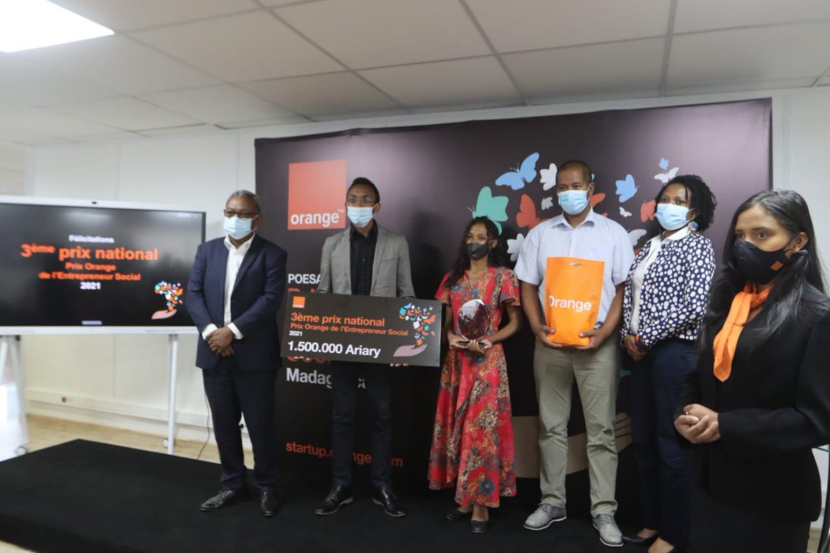 DebordFrederic's tweet photo. Félicitations à AHIA, iTS et Koti Kota, lauréats de l'édition 2021 du Prix Orange de l’Entrepreneur Social en Afrique et au Moyen Orient #POESAM. Le prix récompense les meilleurs projets technologiques à impact positif à #Madagascar. Rendez-vous en 2022 pour la prochaine édition https://t.co/He5HEQfEUL