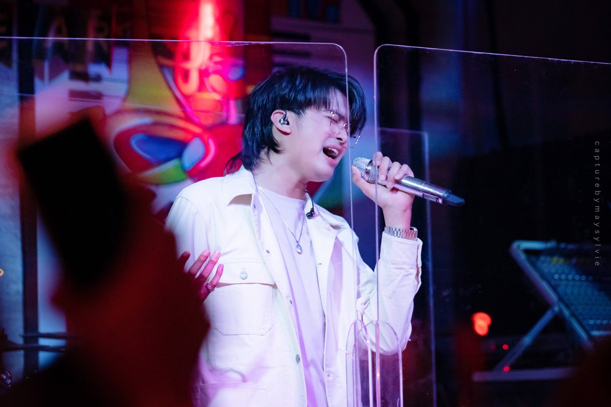 maysylvie's tweet photo. ที่ไหนก็ได้ แค่ที่นั่นมี 
—— นนท์ ธนนท์ ♡

2.12.2021 | HBD music town 
#NONTTANONT https://t.co/CfBRbqd13q