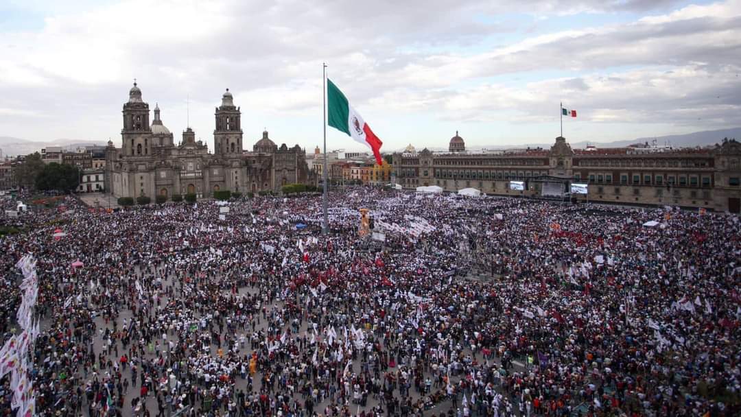 Teslaaaibot's tweet photo. RT propongo que a cada tweet que haga la oposición denostando, criticando o burlándose de nuestro  #AMLOFest respondamos no con insultos, sino con fotos ¿Cómo ven? Solamente por el placer de verlos arder de coraje 😂 https://t.co/Ch4esKTpwg