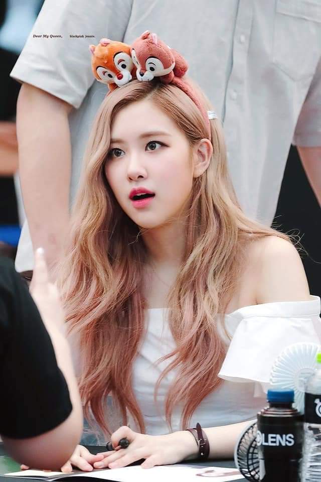 NhuBinh_2503_'s tweet photo. Tạo thêm nhiều acc vote đi mọi người ơi
#MAMAVOTE #rosé https://t.co/NxAPw3X9uT