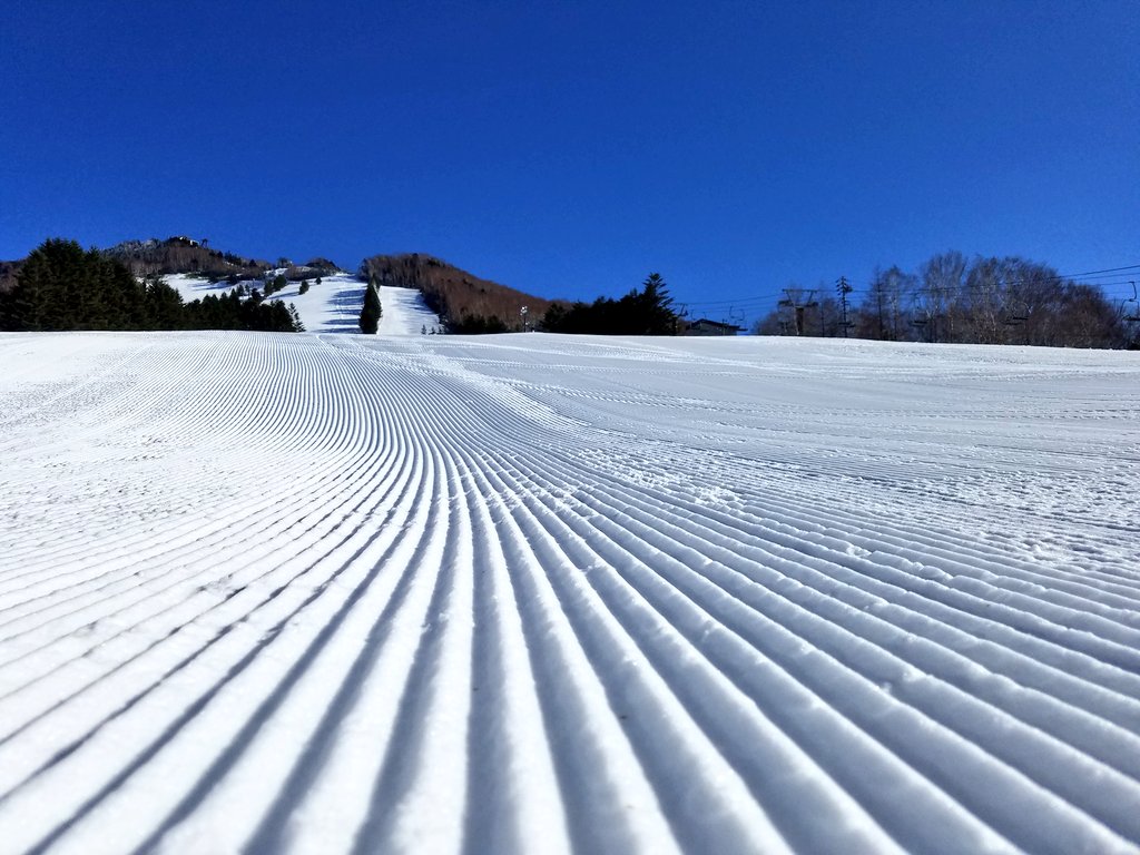 shiga_resort's tweet photo. 高天ヶ原マンモススキー場です。本日快晴🌞🌞明日から"レストランだけかんば"もオープンします。ご利用ください。 https://t.co/fc62NNv9Kx