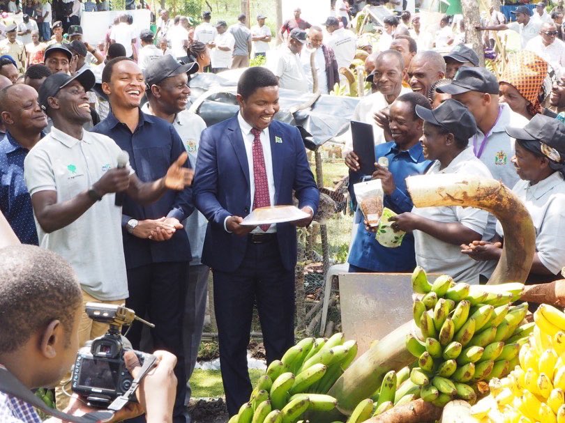 ViAgroforestry's tweet photo. Vi Agroforestry 🇹🇿 has called upon leaders to prioritise the development of a National #Agroforestry Strategy for 🇹🇿 Tanzania, during the ongoing 3-day annual agroforestry symposium in Musoma, #KilimoMseto #TeamAgroforestry #agriculture #agroforestry #tanzania https://t.co/AgDLqjQRaa
